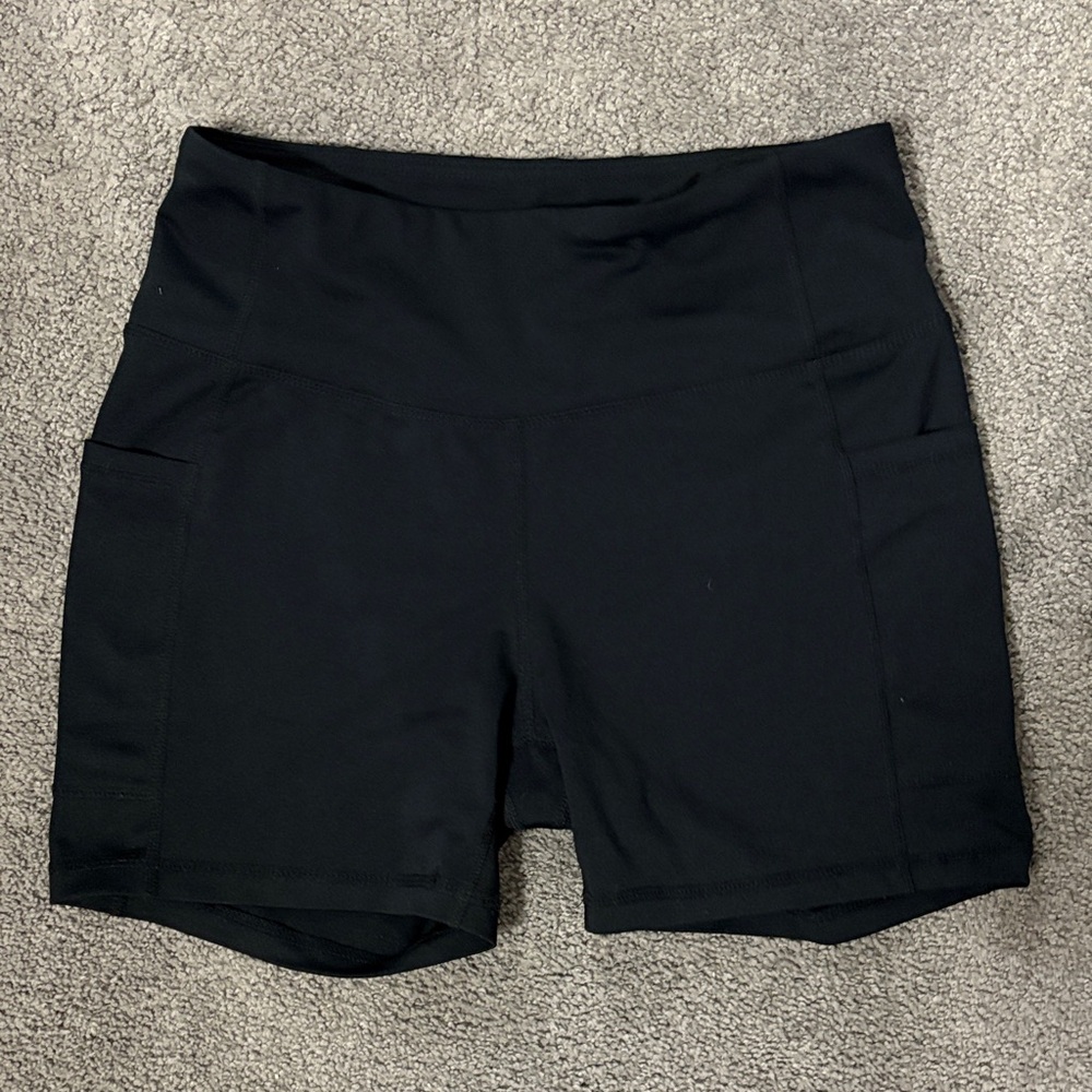 Black High-Waist Women’s Performance Shorts with pockets